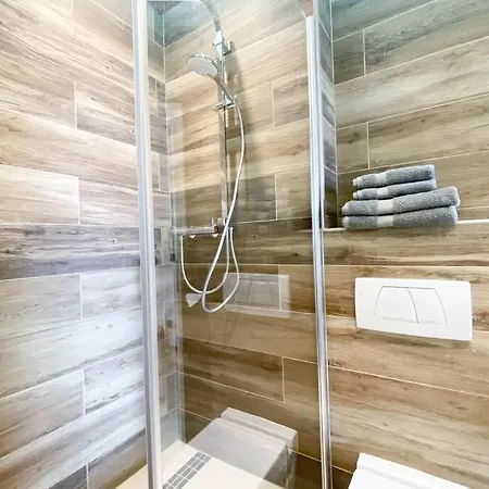 Apartment Luxus-apartment In Mit Privat-parkplatz